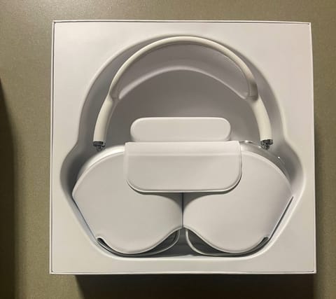 Apple airpod Max headphone