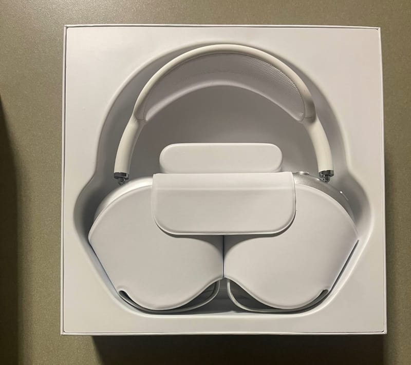 Apple airpod Max headphone