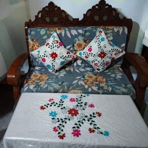 🌸 সোফার কুশন কভার ও টি-টেবিল কভার সেট 🌸