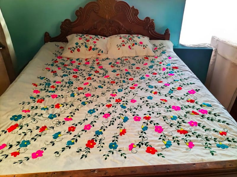 🌸প্রিমিয়াম বিছানার চাদর-হাতে নকশা করা (Hand Embroidered Bedsheet)🌸