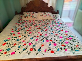 🌸প্রিমিয়াম বিছানার চাদর-হাতে নকশা করা (Hand Embroidered Bedsheet)🌸 2