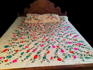 🌸প্রিমিয়াম বিছানার চাদর-হাতে নকশা করা (Hand Embroidered Bedsheet)🌸 3