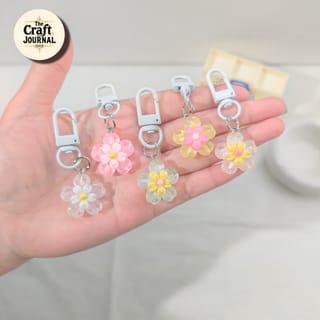 Translucent Daisy Flower Keychain 4