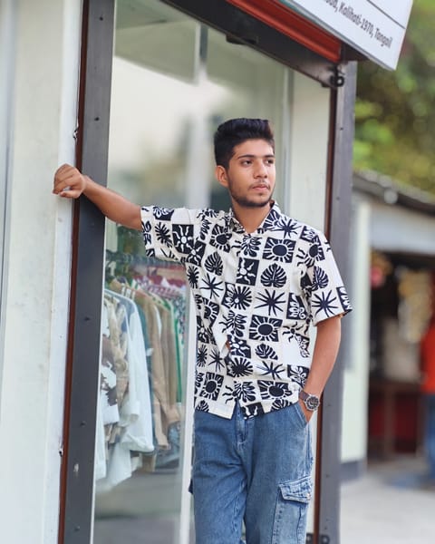 Amdoora Abstract Retro Half Shirt