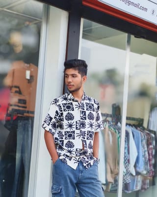 Amdoora Abstract Retro Half Shirt 3