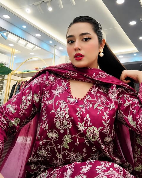 👗𝐃𝐢𝐠𝐢𝐭𝐚𝐥 𝐏𝐫𝐢𝐧𝐭𝐞𝐝 3 𝐏𝐢𝐞𝐜𝐞𝐬👗 **With Ari And Doller Work ** ​𝐅𝐚𝐛𝐫𝐢𝐜 :  China MicrostichSmooth (𝐊𝐚𝐦𝐢𝐣 ) Body Long -44 InchesPant Long -39 InchesOrna- Gorget 90 inches 𝐁𝐨𝐝𝐲 𝐒𝐢𝐳𝐞:-➡️L𝐬𝐢𝐳𝐞   : 𝟑6-𝟑8➡️XL𝐬𝐢𝐳𝐞  : 40-𝟒2➡️XXL 𝐬𝐢𝐳𝐞   : 𝟒4-𝟒6Available: All Sizes