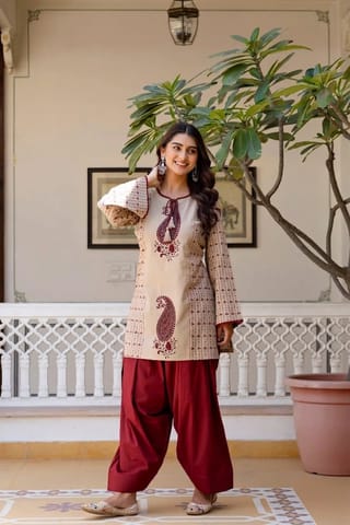 পোশাকের ধরন: ২-পিস কো-অর্ড সেট (Co-ord Set) 3