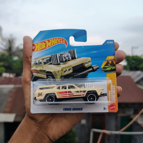 Hot Wheels 2026 Cruise Bruiser – Wagons 1/10 | 1:64 Diecast