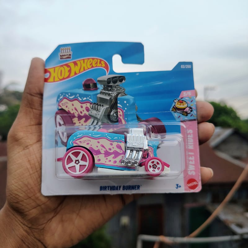 Hot Wheels Birthday Burner – Sweet Rides 3/5 | 1:64 Diecast