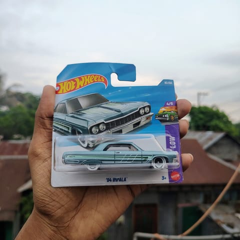 Hot Wheels ’64 Impala – Layin’ Low 4/5 | 1:64 Diecast