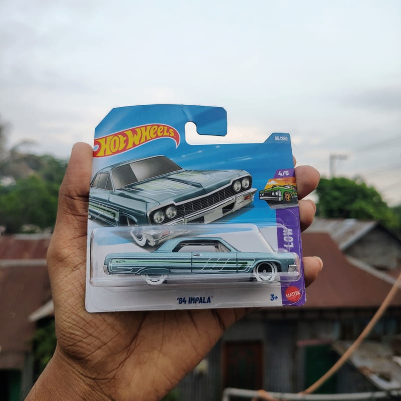 Hot Wheels ’64 Impala – Layin’ Low 4/5 | 1:64 Diecast