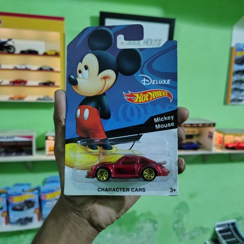 Hot Wheels Disney Mickey Mouse Deluxe Character Car – 1:64 Diecast
