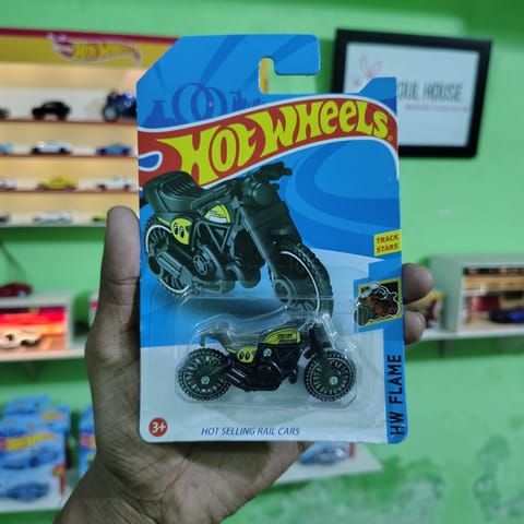 HW Flame Motorcycle | 1:64 Diecast Bike | Collectible Model