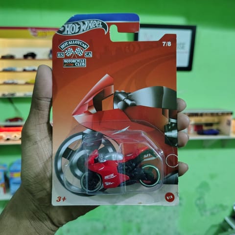 Red Racing Motorcycle | 1:64 Diecast Bike | Collectible Model