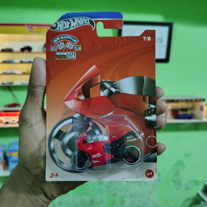 Red Racing Motorcycle | 1:64 Diecast Bike | Collectible Model