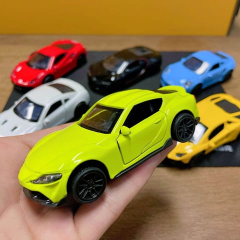1:43 Scale Diecast Sports Car Model – Collectible Car