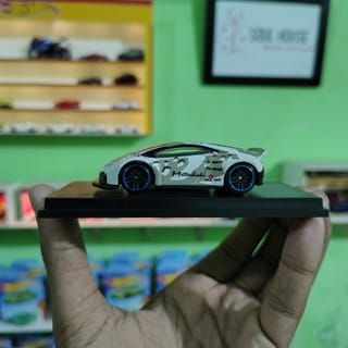 LB-Works Lamborghini Huracán Coupé Hot Wheels Chinese 1:64 Diecast Car | Collectible Model 2