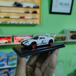 Ford GT40 Chinese 1:64 Diecast Car | White | Collectible Model 2