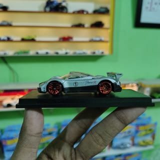 Pagani Zonda R Chinese 1:64 Diecast Car | White | Collectible Model 2