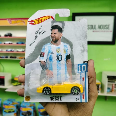 Messi 1:64 Yellow Sports Car – Football Themed Die-Cast Model