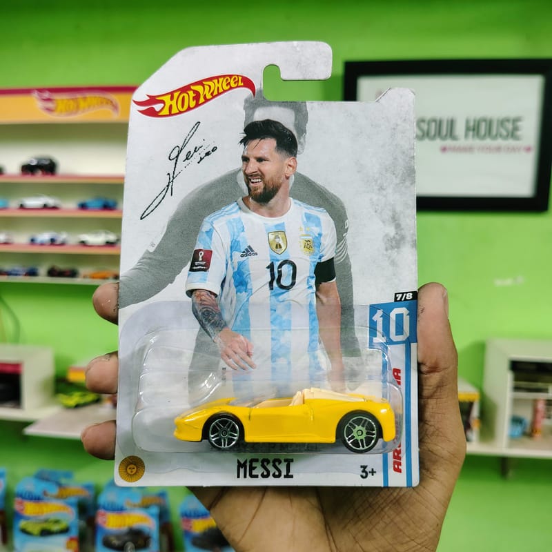 Messi 1:64 Yellow Sports Car – Football Themed Die-Cast Model