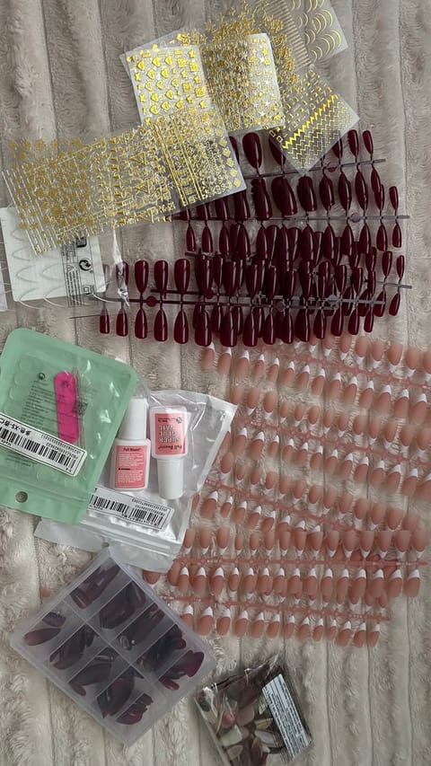 Nails (Fake Nails)