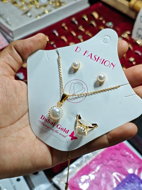 Pearl Pendent Set