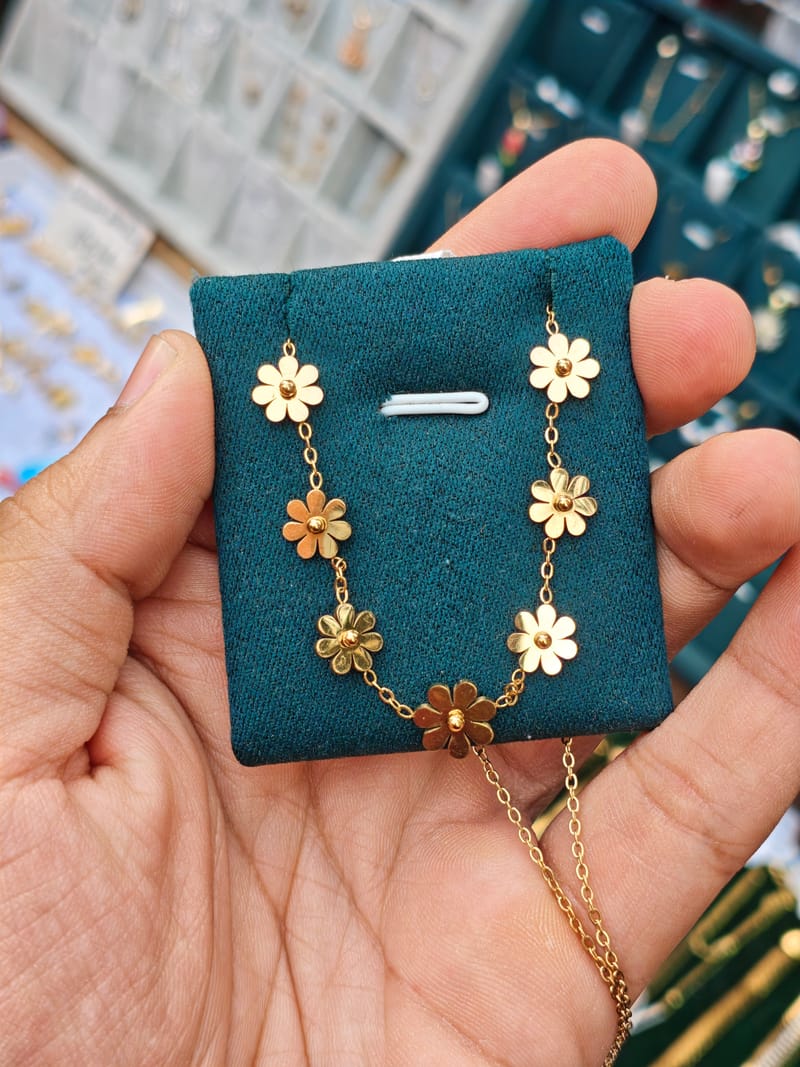 Seven Daisy Flower