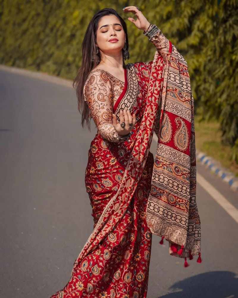 প্রিমিয়াম ডিজিটাল প্রিন্ট শাড়ি 🤍