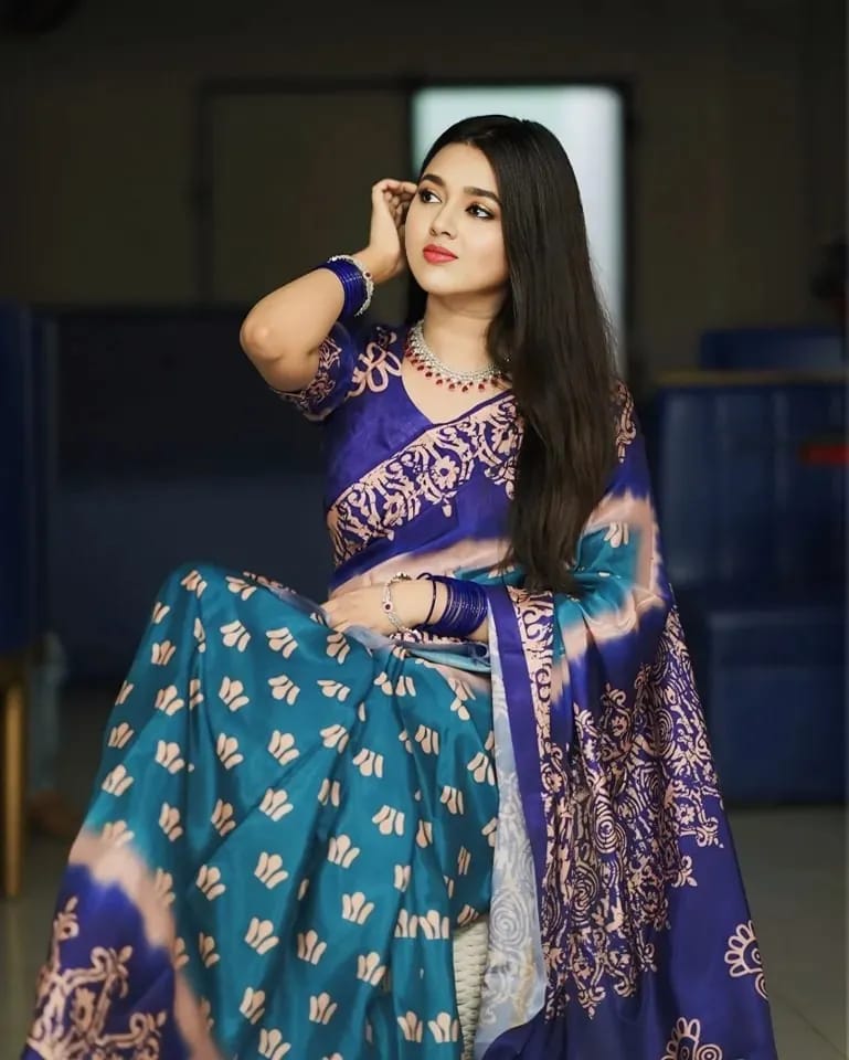 প্রিমিয়াম ডিজিটাল প্রিন্ট শাড়ি 🤍