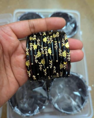 এক্সক্লুসিভ কাচের কাশ্মীরি চুরি সেট 1