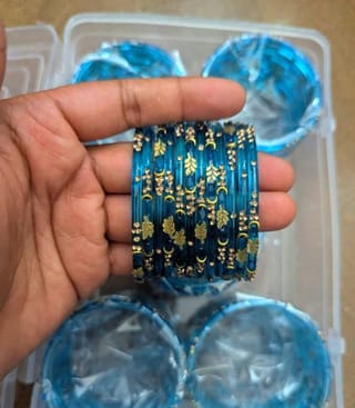 এক্সক্লুসিভ কাচের কাশ্মীরি চুরি সেট 1