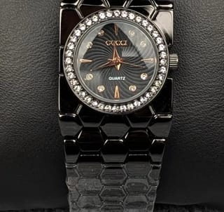 Elegant Golden Ladies Quartz Watch with Crystal Bezel – Premium Bracelet Design 1