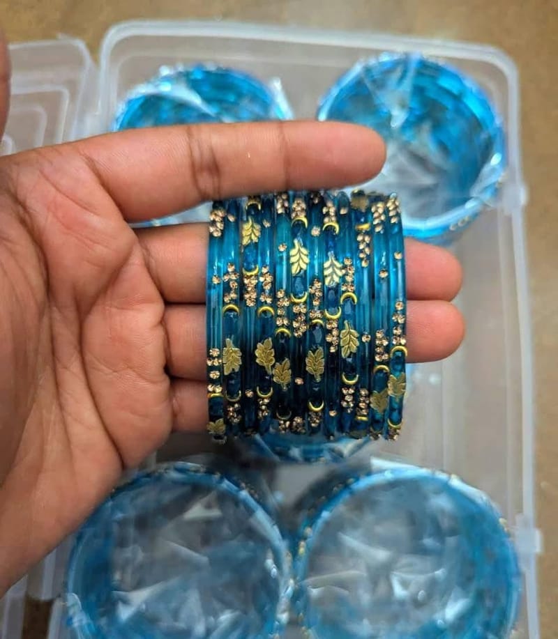 এক্সক্লুসিভ কাচের কাশ্মীরি চুরি সেট