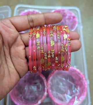 এক্সক্লুসিভ কাচের কাশ্মীরি চুরি সেট 1