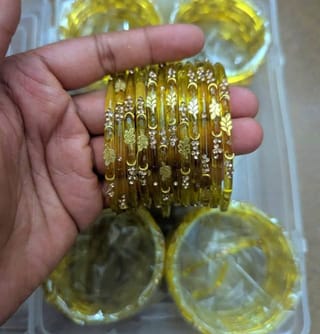 এক্সক্লুসিভ কাচের কাশ্মীরি চুরি সেট 1
