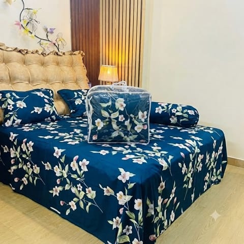 প্রিমিয়াম ৫ পিছের কম্ফর্টার সেট।