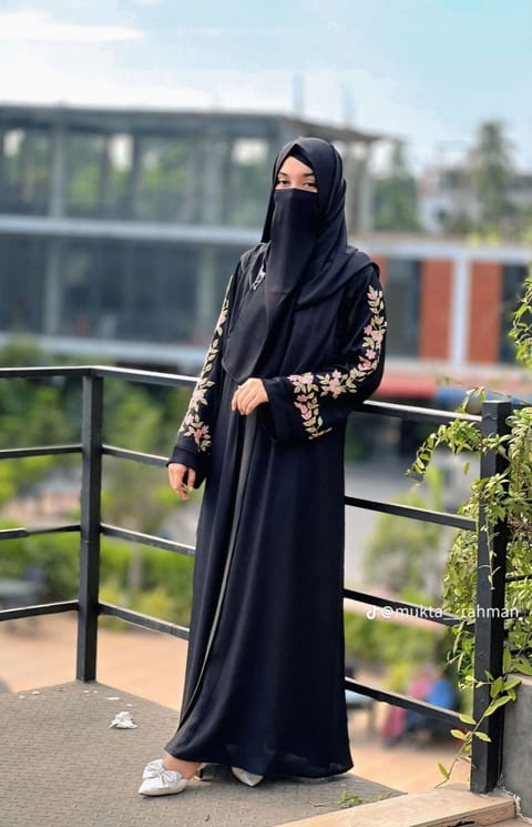 জরি অ্যামব্রোটারি বোরখা — হিজাবসহ