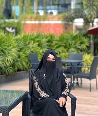 জরি অ্যামব্রোটারি বোরখা — হিজাবসহ 3