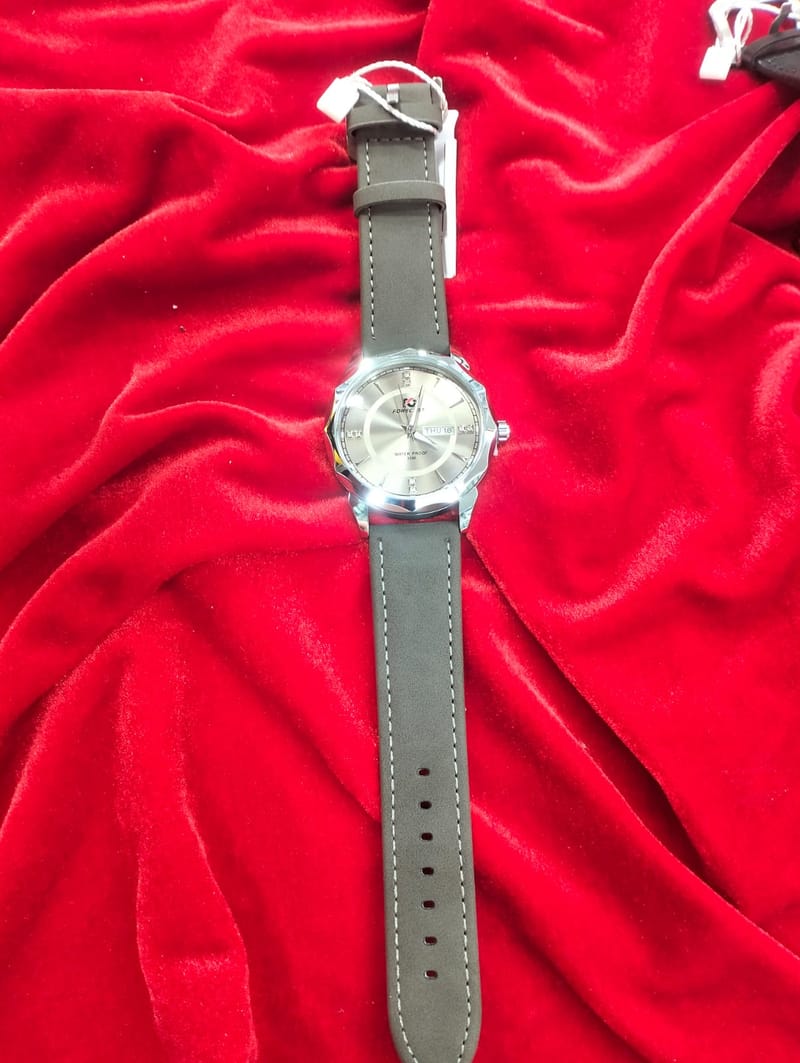 FORECAST 1958 Men's Analog Watch – Silver Dial with Black Strap & Day-Date Display